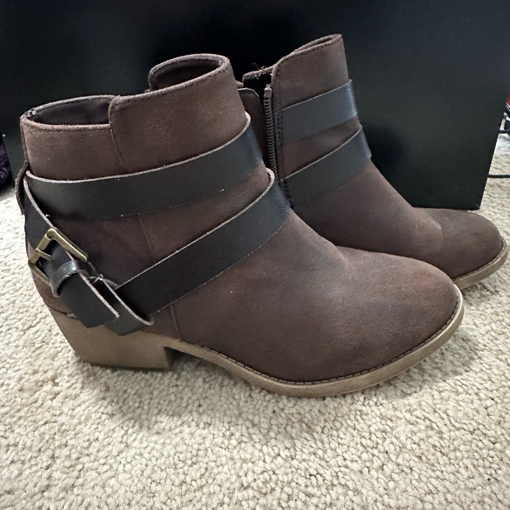 “Cowboy” style ankle boots!